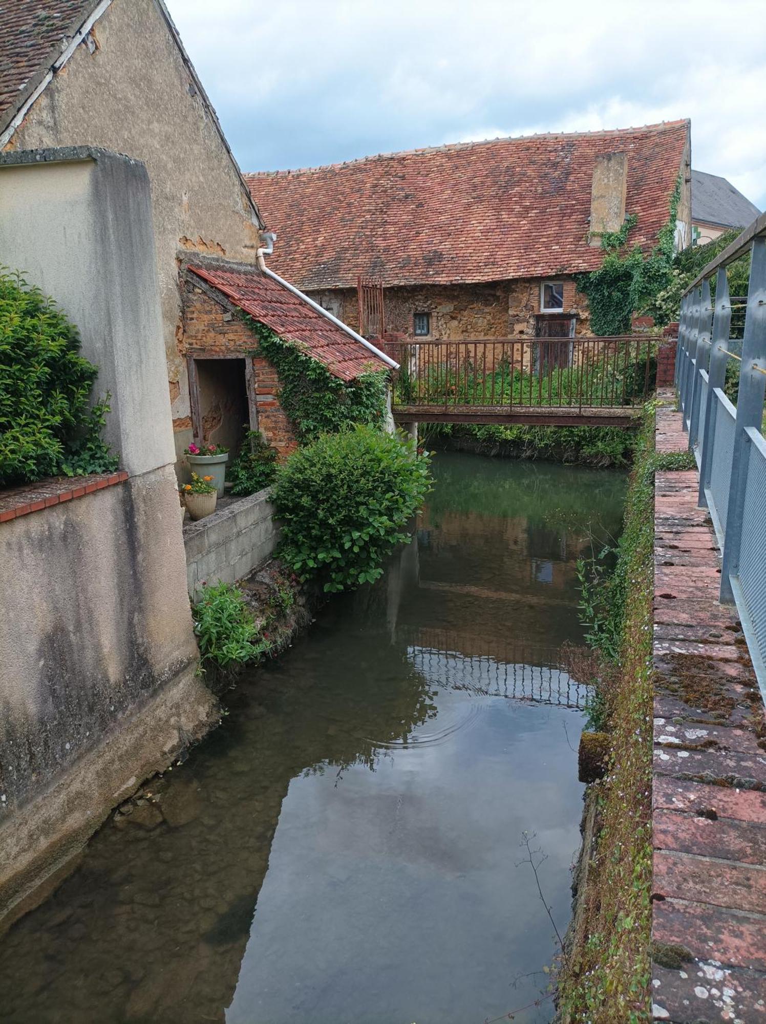 La Maison Au Bord De L'Eau Gracay Екстер'єр фото